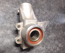 PORTE MOYEU AVANT GAUCHE MICROCAR MC1 / MC2 / VIRGO 3 (roulement inclus)